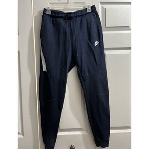 Nike sportswear tech fleece